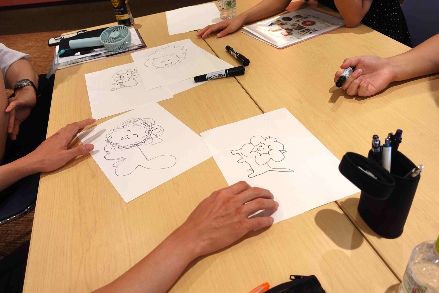 内定者懇親会の様子、絵しりとりゲーム