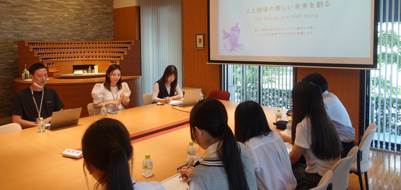 職場訪問での先輩社員との座談会の様子