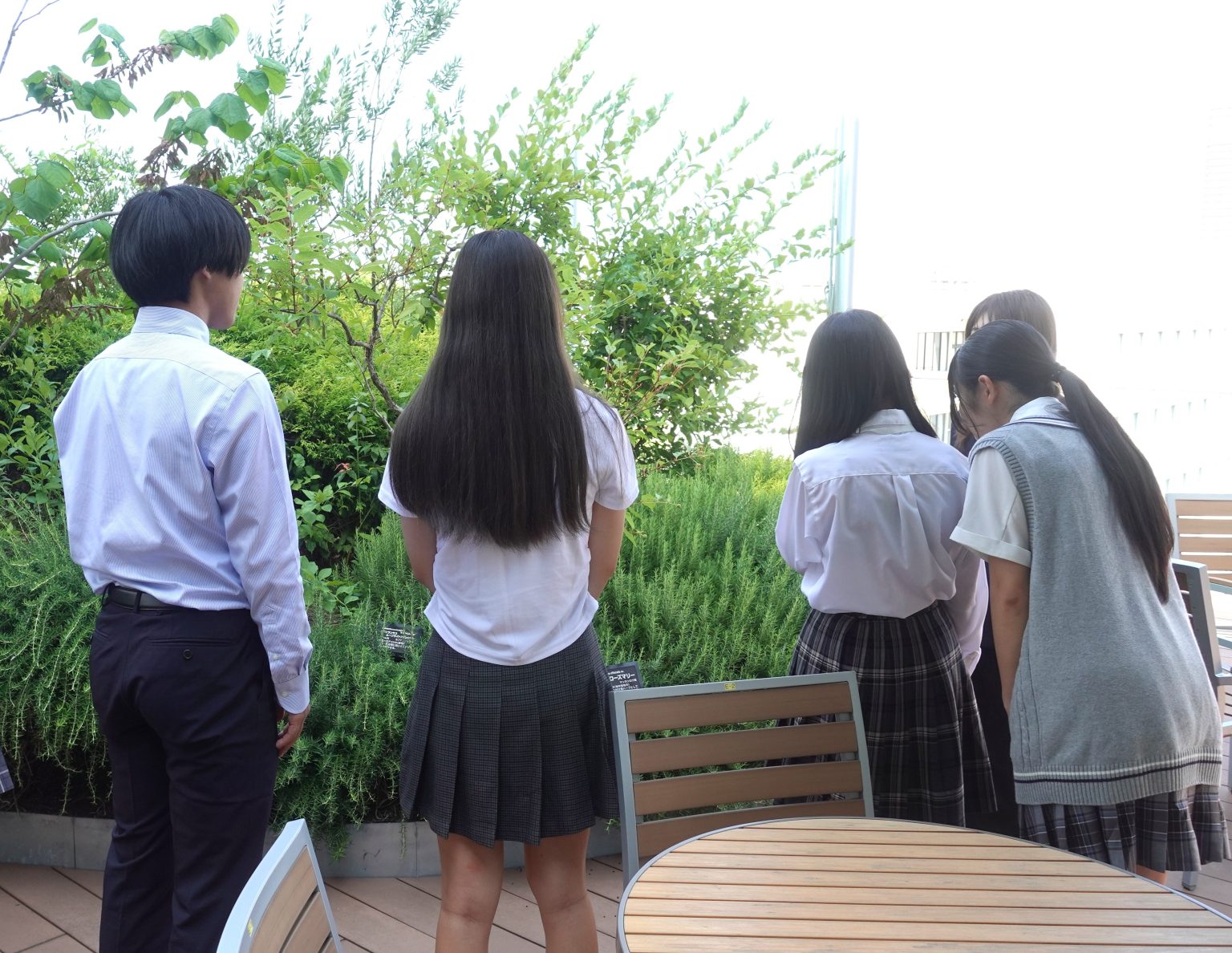 職場訪問の社内見学の様子