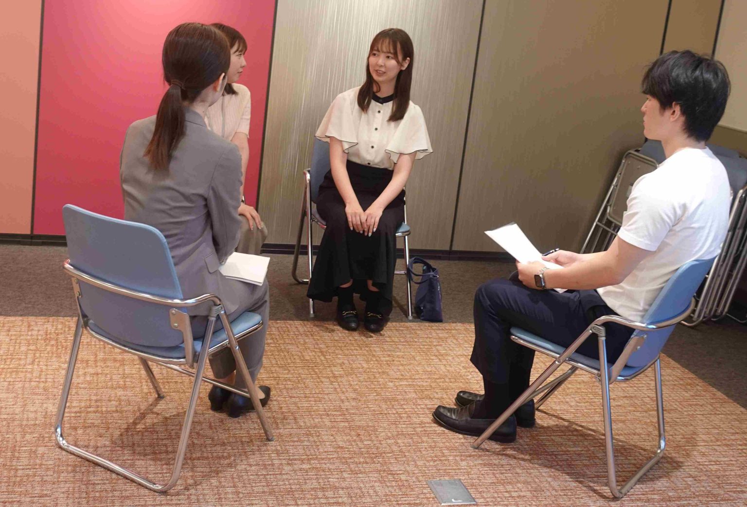 内定者懇親会の先輩社員との座談会の様子