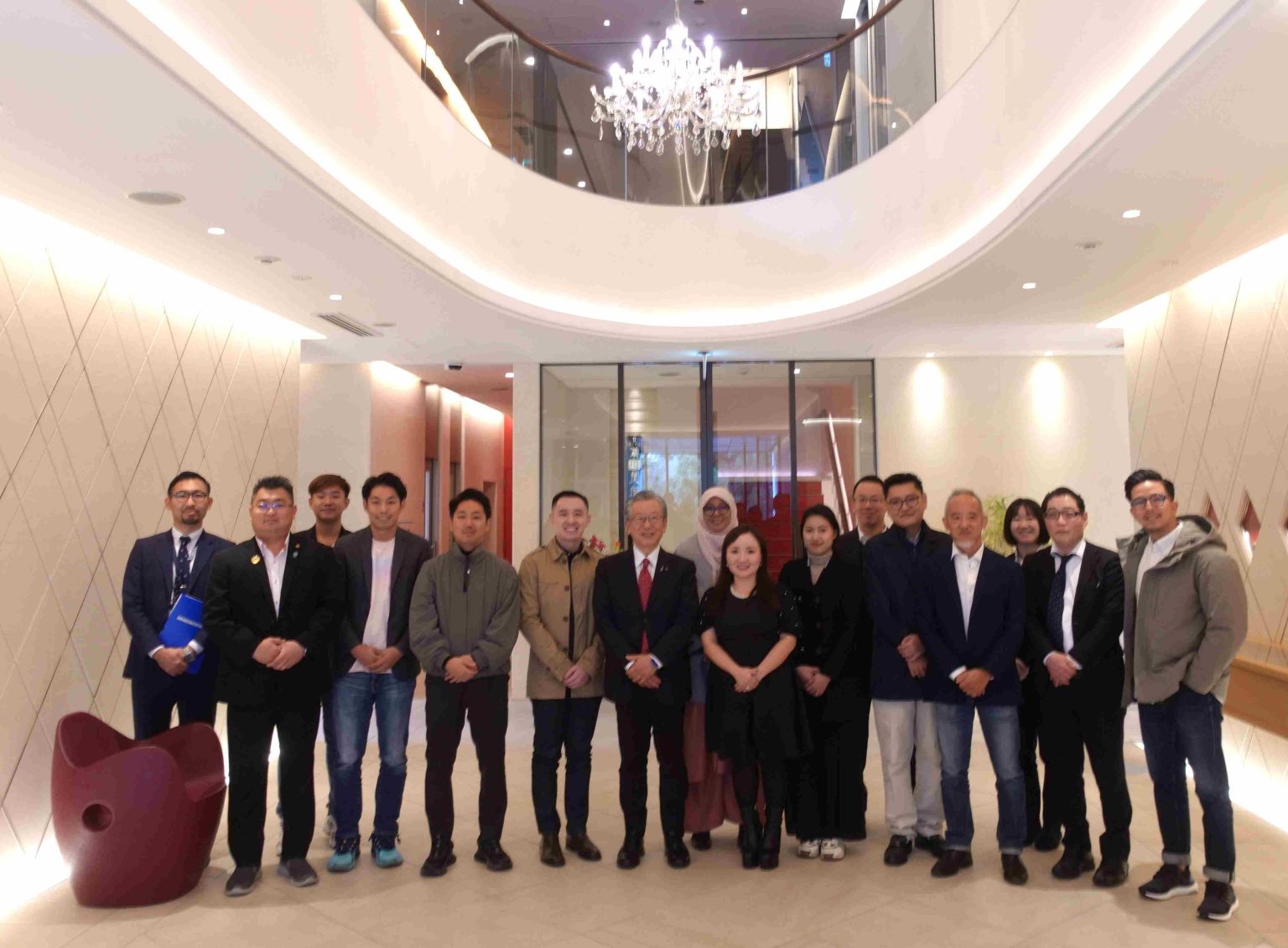 ASEAN6か国の若手経営者長の皆様と記念撮影